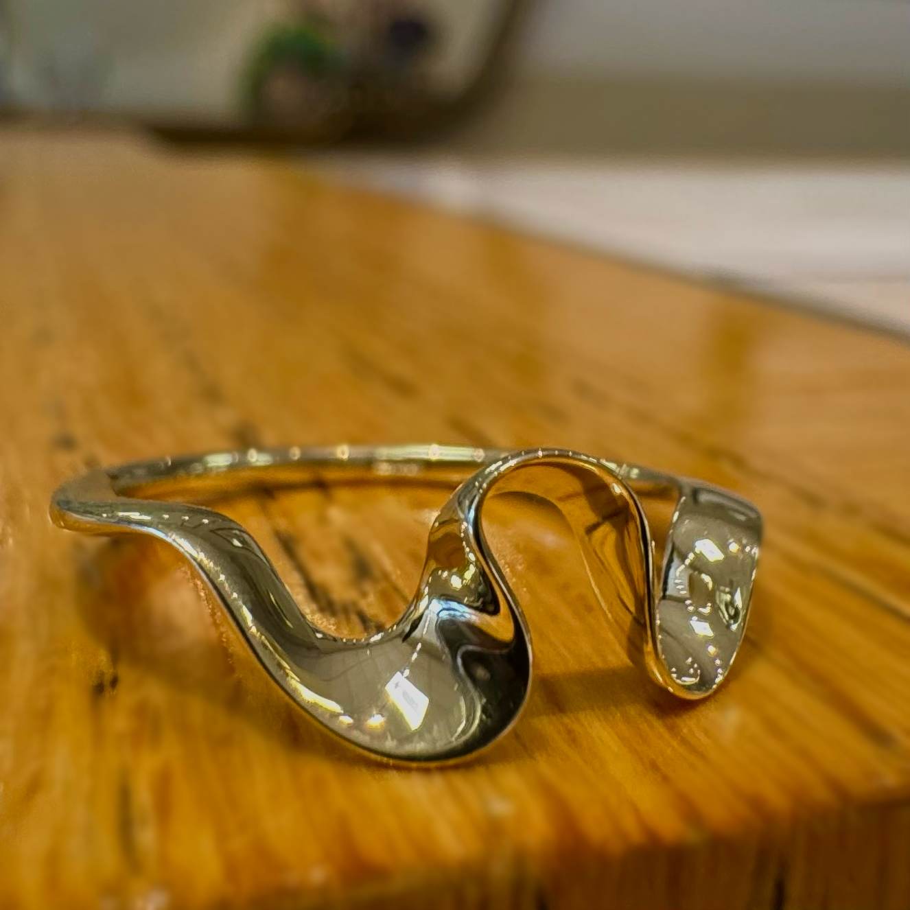 Ribbon Contour Ring