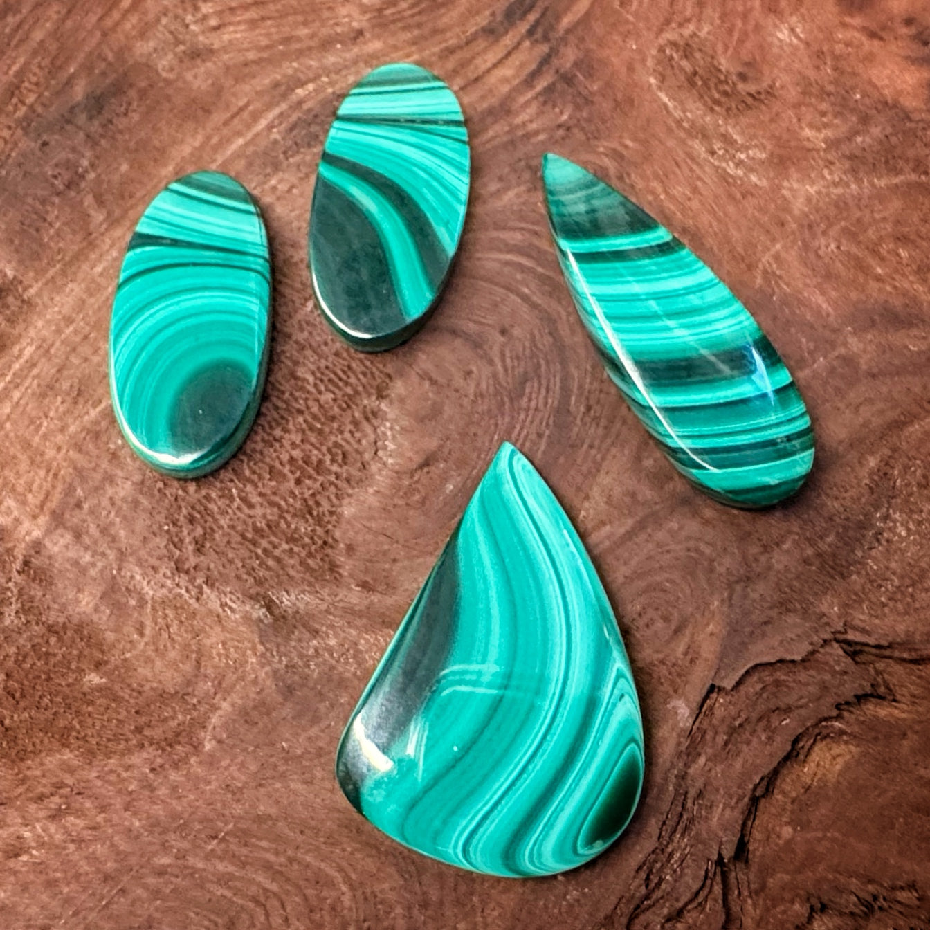 Malachite cabachons