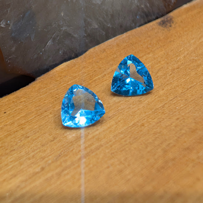 Blue Topaz Trillion, 2=0.89cts