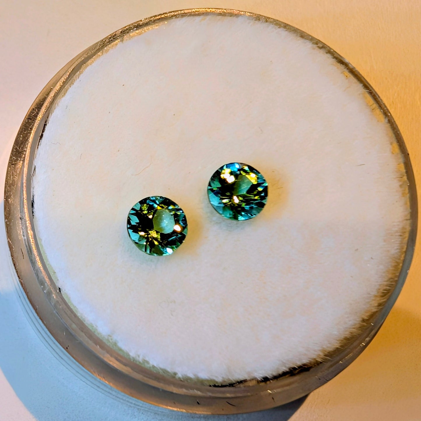 Green Tourmaline, 2=0.52ctw