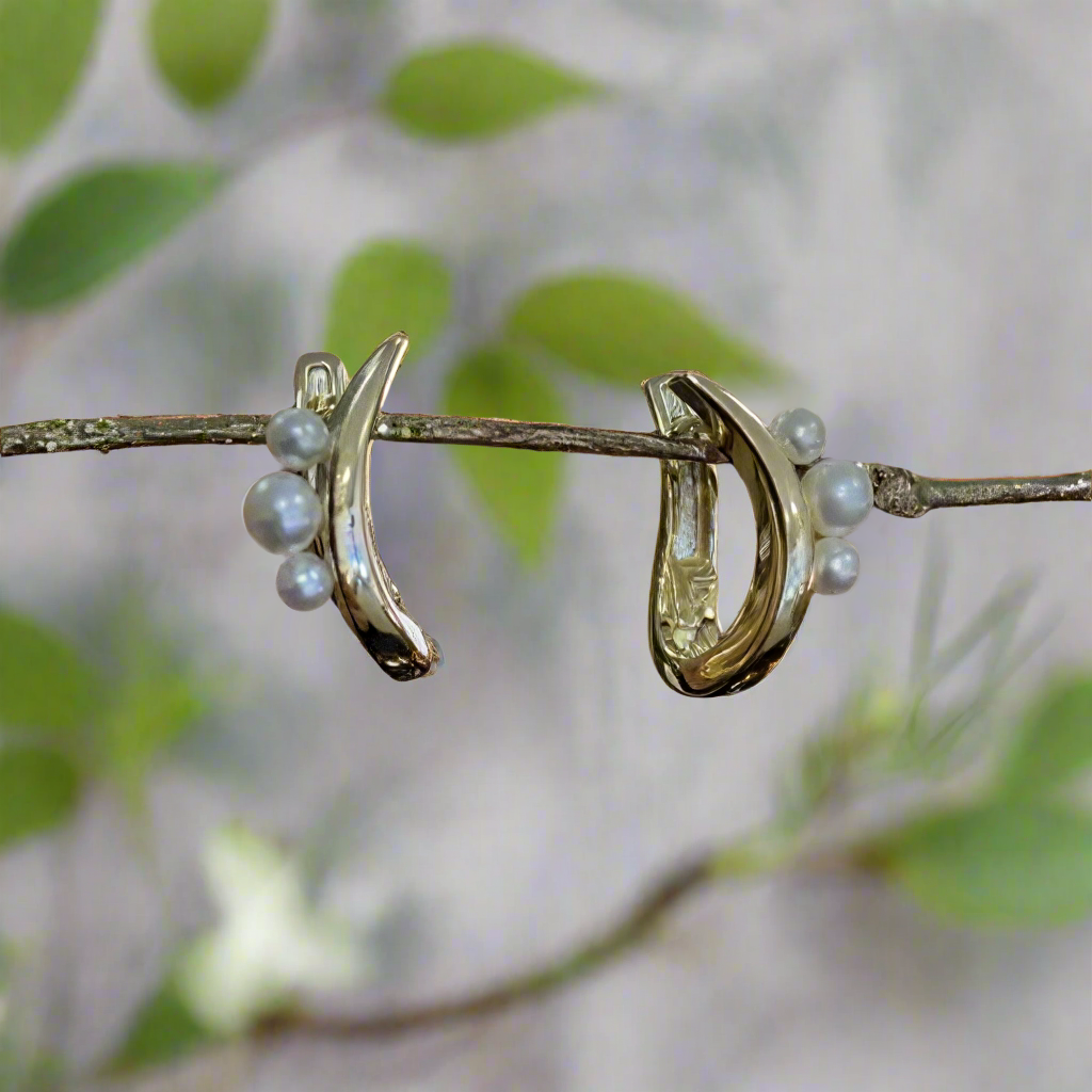 Freshwater Pearl Curved Huggies