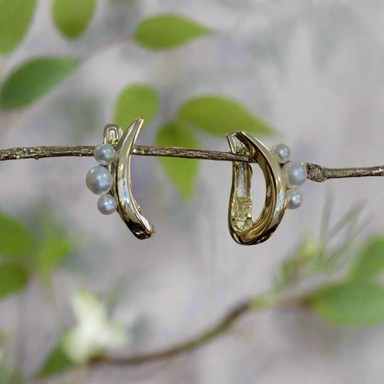 Freshwater Pearl Curved Huggies