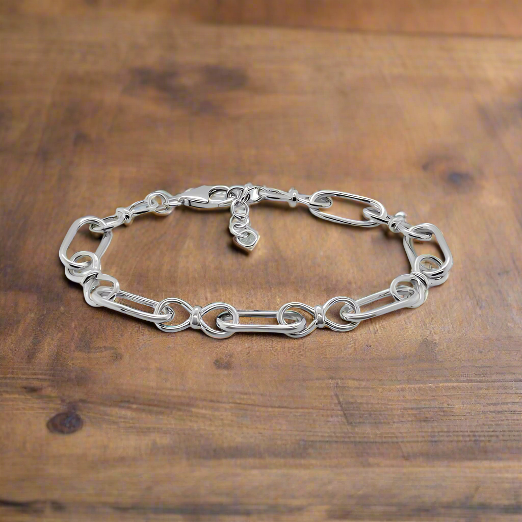 Alternating Oval and Infinity Link Bracelet