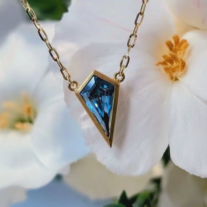 Load and play video in Gallery viewer, Blue Zircon Kite Necklace
