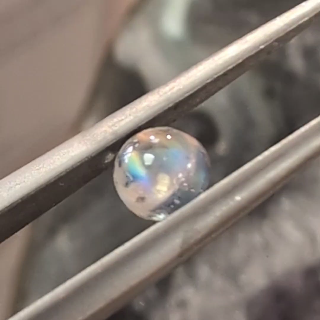 Load and play video in Gallery viewer, Rainbow Moonstone, 0.30cts
