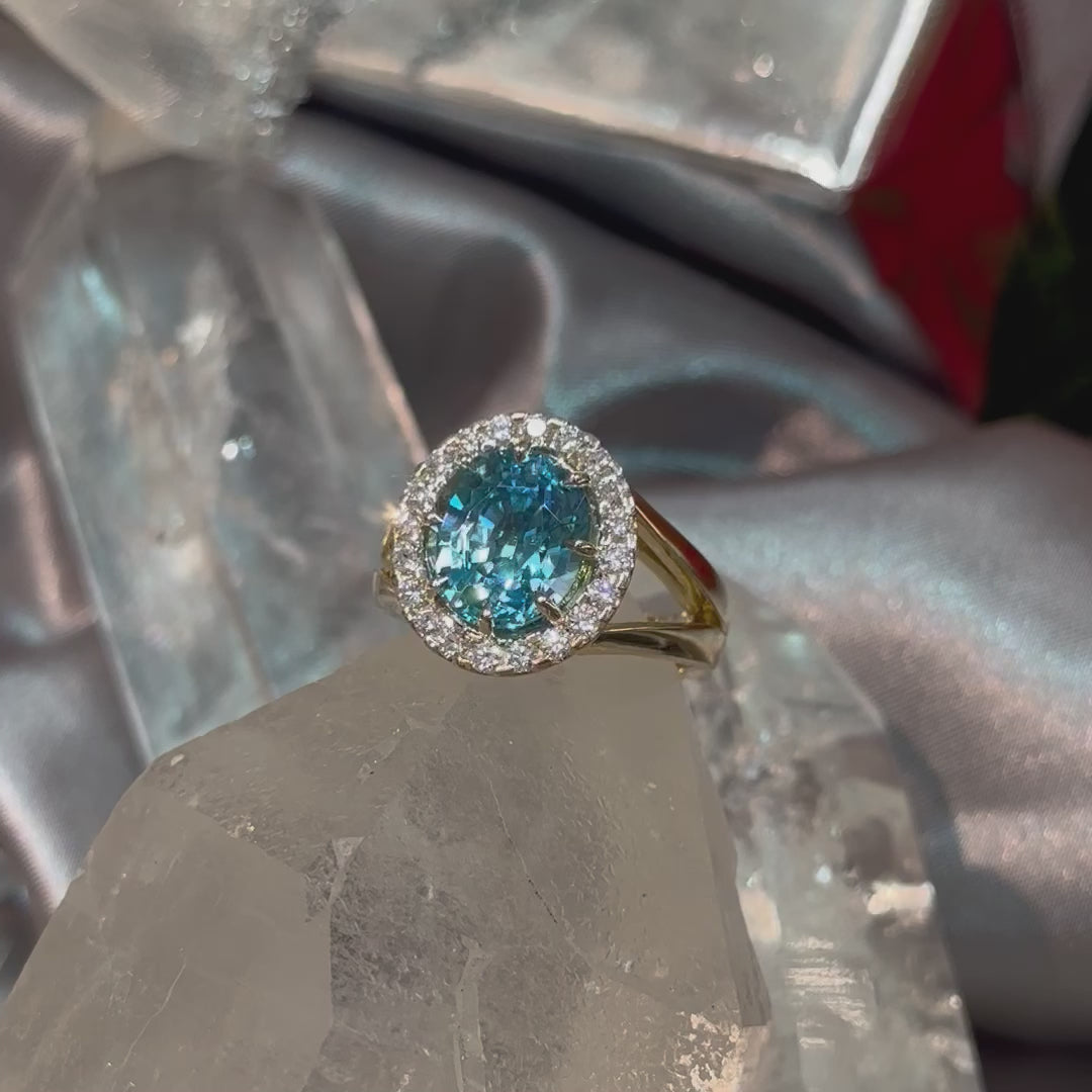 Load and play video in Gallery viewer, Statement Zircon Halo Ring
