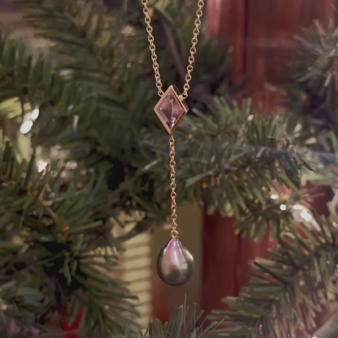 Load and play video in Gallery viewer, Grey Spinel and Tahitian Pearl Y Necklace
