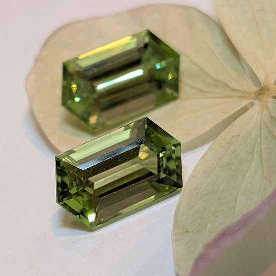 Hexagon Peridot Pair, 2=4.42ct