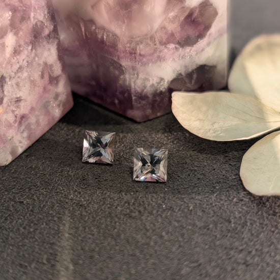 Grey Spinel Princess Cut   2=1.38ct